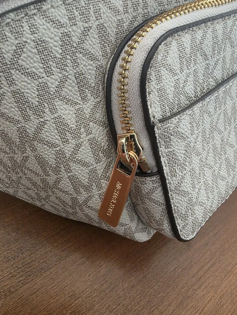 NWT Michael Kors Maisie Large 2-in-1 Signature Sling Belt Bag Vanilla